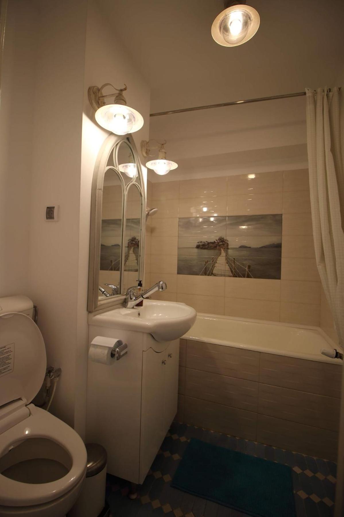 Sunshine 3 Bedrooms Near Arena Nationala Apartament